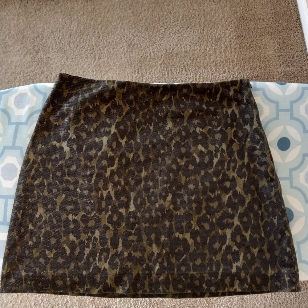EXPRESS Stretch Camo-green Animal Print Miniskirt with Side-zip Women's XS